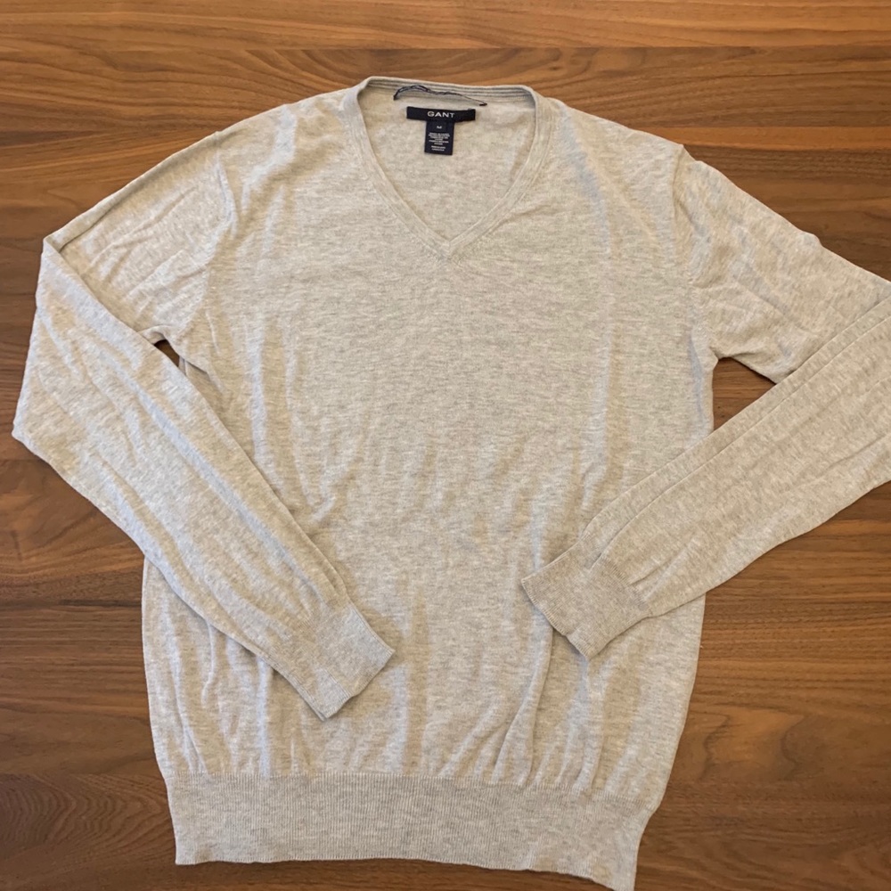 men’s Gant medium v-neck gray sweater